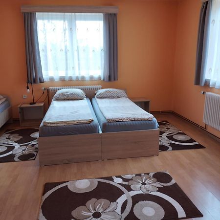 Timi Kulcsoshaz Hotel Lăzarea Екстериор снимка