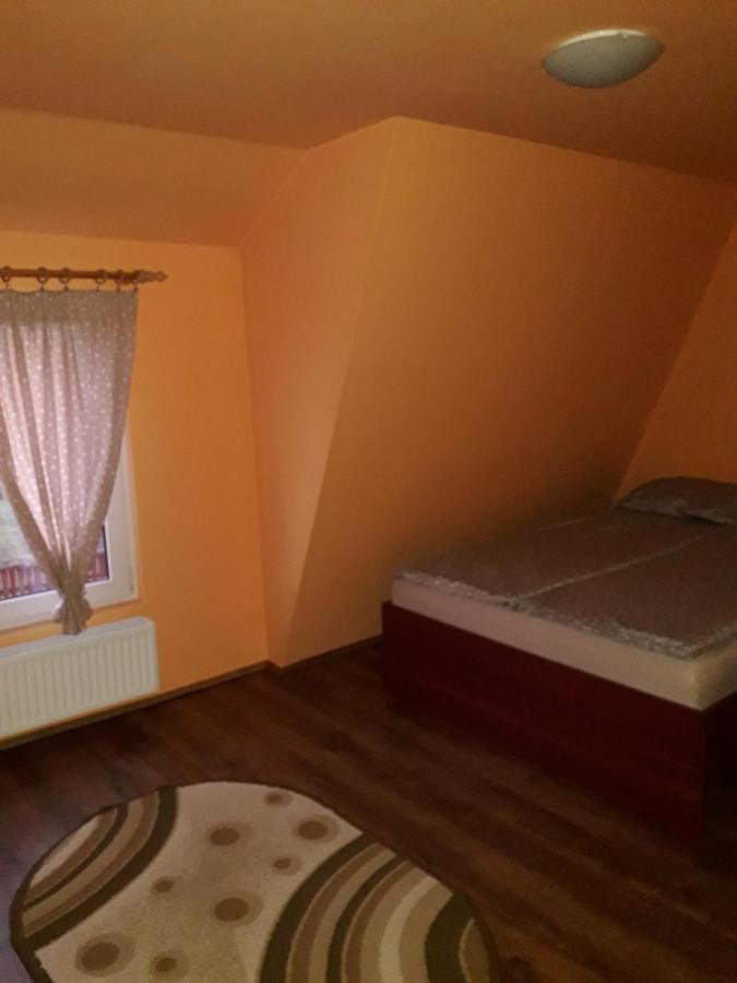Timi Kulcsoshaz Hotel Lăzarea Екстериор снимка