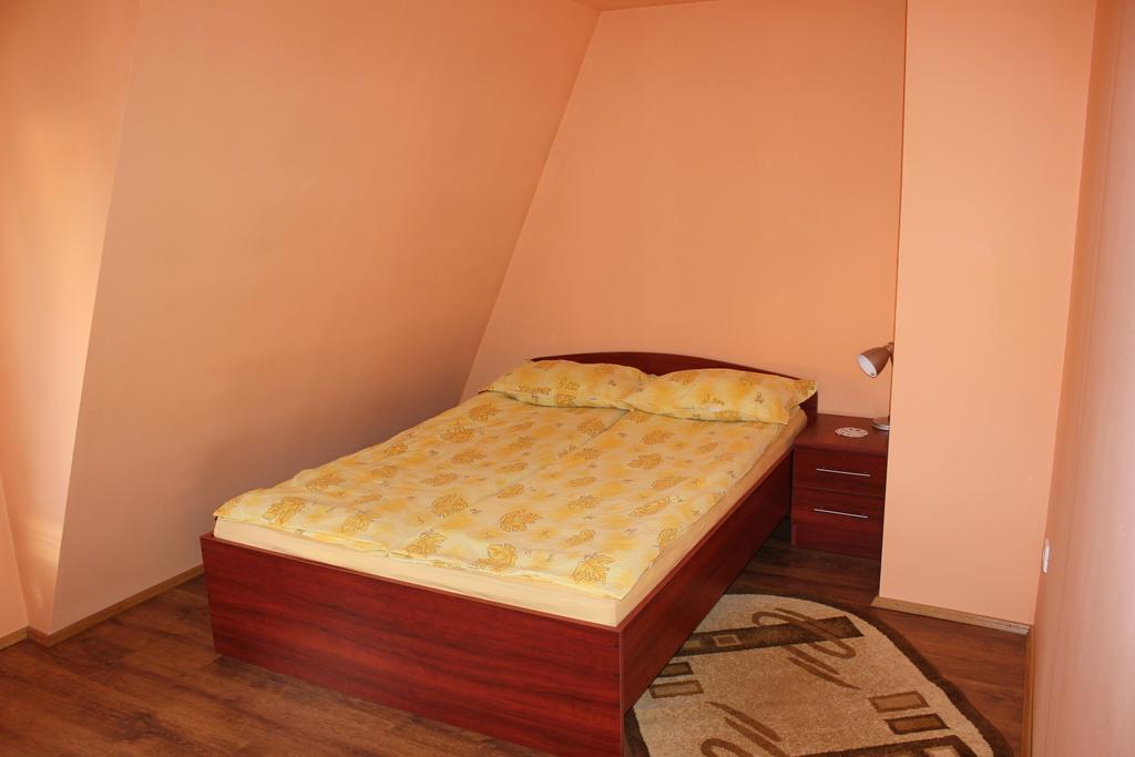 Timi Kulcsoshaz Hotel Lăzarea Екстериор снимка