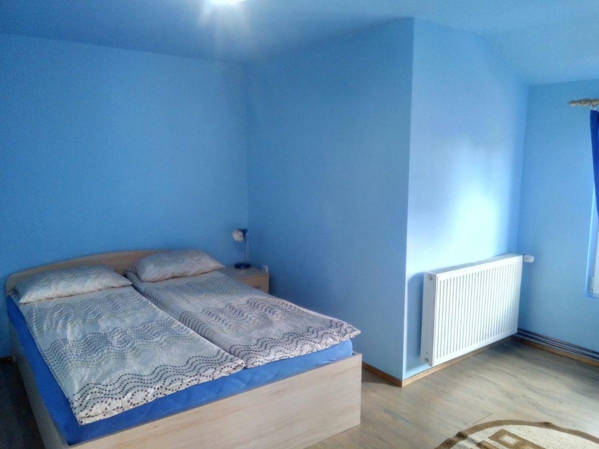Timi Kulcsoshaz Hotel Lăzarea Екстериор снимка